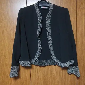 시선당 프릴 노카라 자켓 블랙