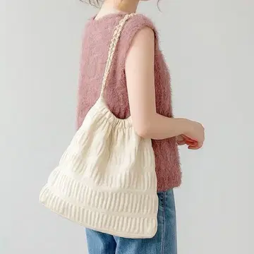 미사용 새상품 어라운드 개더 체인 파우치 백 아이보리