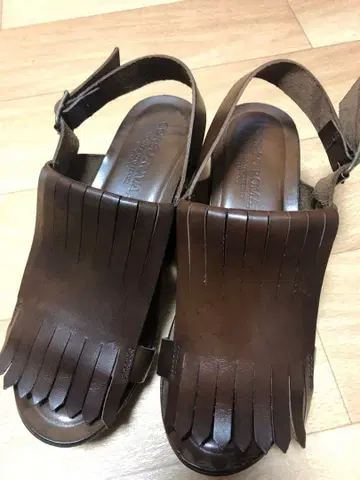 CORSO ROMA 9 브라운 가죽 샌들