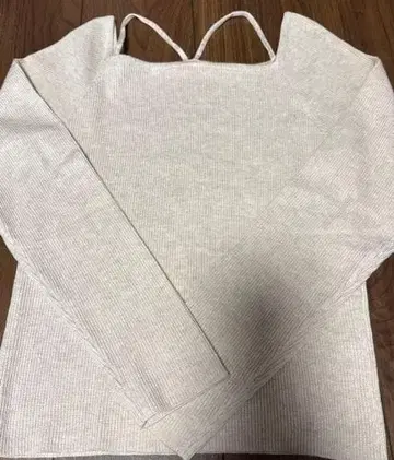 리브 오프숄더 스웨터