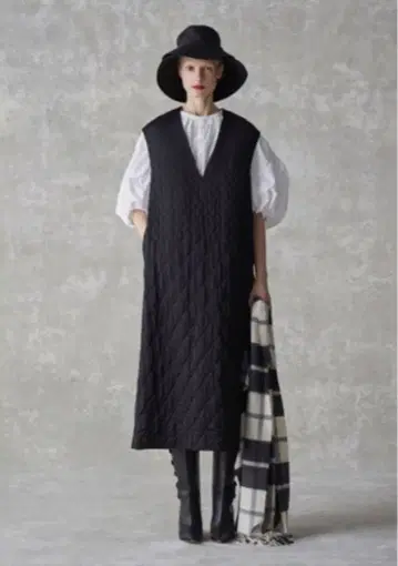 드로어 퀼팅 원피스 블랙