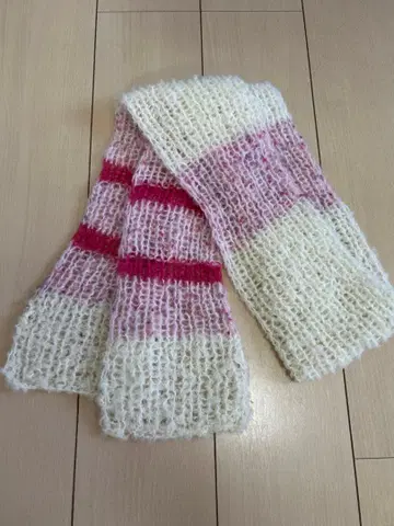 핸드메이드 핑크와 화이트 스트라이프 머플러