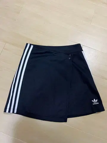 adidas 블랙 랩스커트 US S