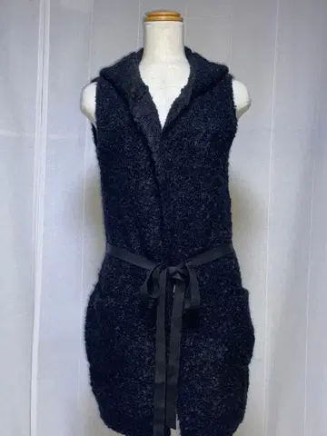 [택 포함 새상품] LUCA 벨트 리본 포함 후드 e 롱베스트 블랙