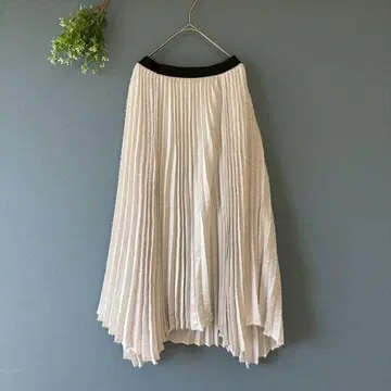 컴시즘 (L) 플리츠 스커트 불규칙 밑단 롱 기장 새틴 원단