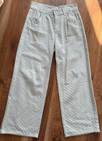 자수 들어간 그레이 와이드 레그 데님 팬츠