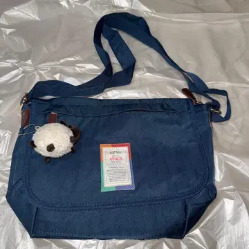 AVOCA 숄더백 네이비 양 참 포함