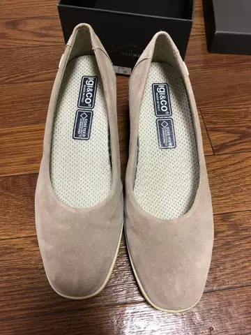 lg&Co. GORE-TEX 베이지 펌프스