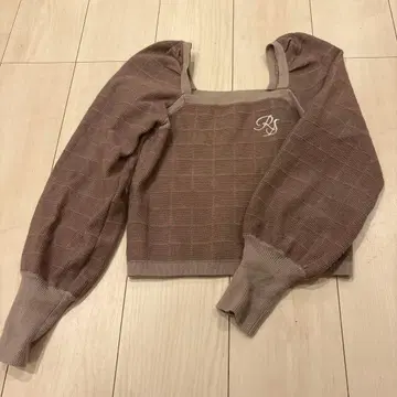 RESEXXY // RS 로고 자수 체크 무늬 니트