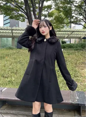 펄 브로치 포함 퍼 플레어 코트[ze786]