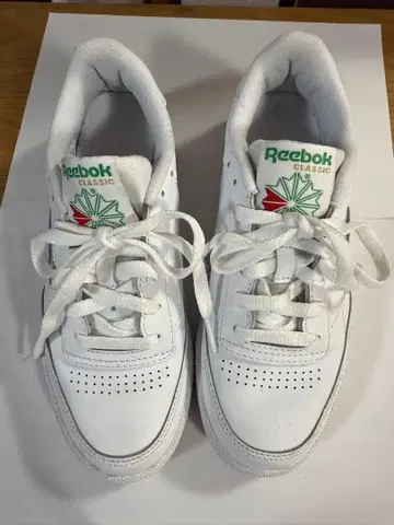 리복 클래식 화이트 스니커즈