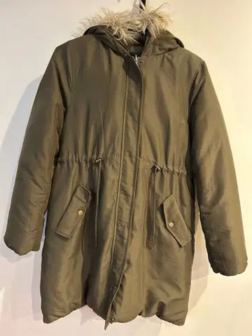 올리브색 후드 부착 모즈 코트