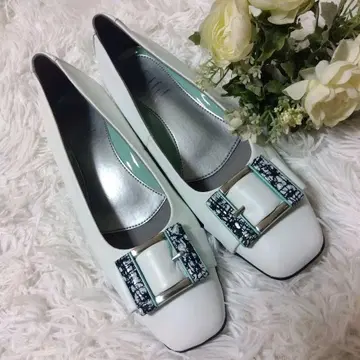 미사용품 핏핏 버클 화이트 스퀘어토 펌프스 24.5