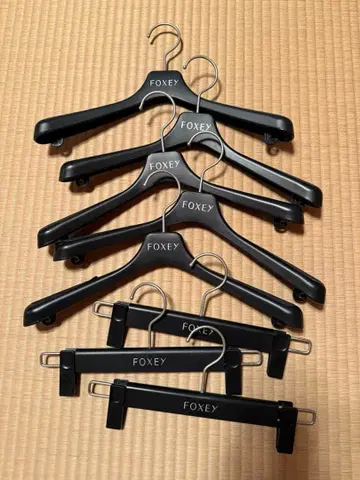 FOXEY 블랙 행거 8개 세트