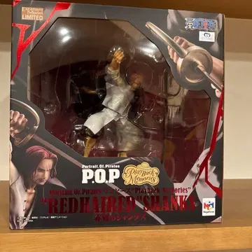 P.O.P. 빨간머리 샹크스 피규어