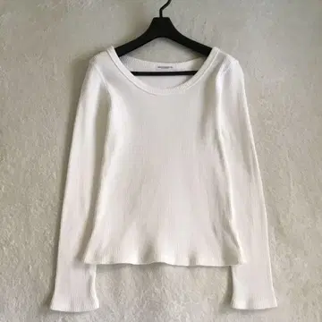 뷰티 앤 유스 코튼 리브 라운드넥 티셔츠 FREE