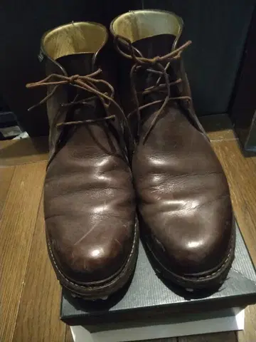 브라운 가죽 처카 부츠