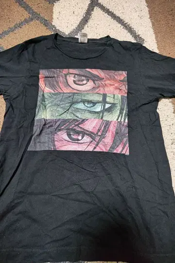 진격의 거인 눈 디자인 T셔츠 L