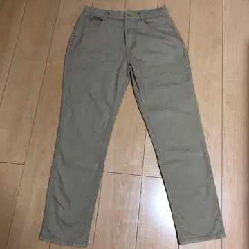 BEAMS HEART 베이지 치노 팬츠