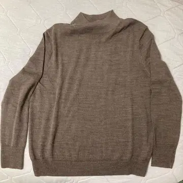 브라운 터틀넥 스웨터