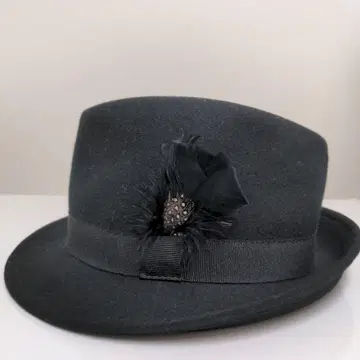 꼼사맨 블랙 울 볼러 모자 페더 장식 미사용 새상품