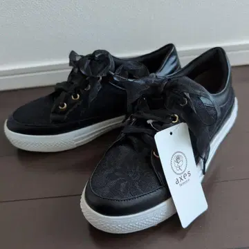 새상품 액시즈 페미닌 레이스 스니커즈