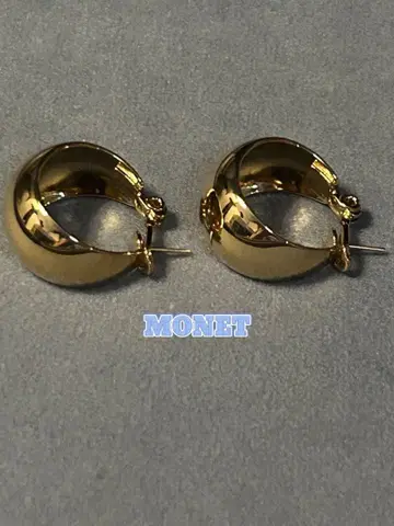 Monet 모네 골드톤 후프 귀걸이