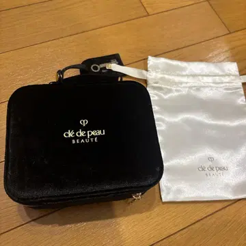 끌레드뽀보떼 크리스마스 코프레 한정판 파우치 복조리