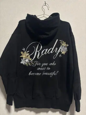 Rady 백 자수 후드티