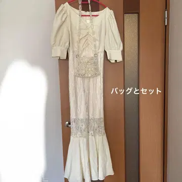 아이보리 플레어 슬리브 원피스