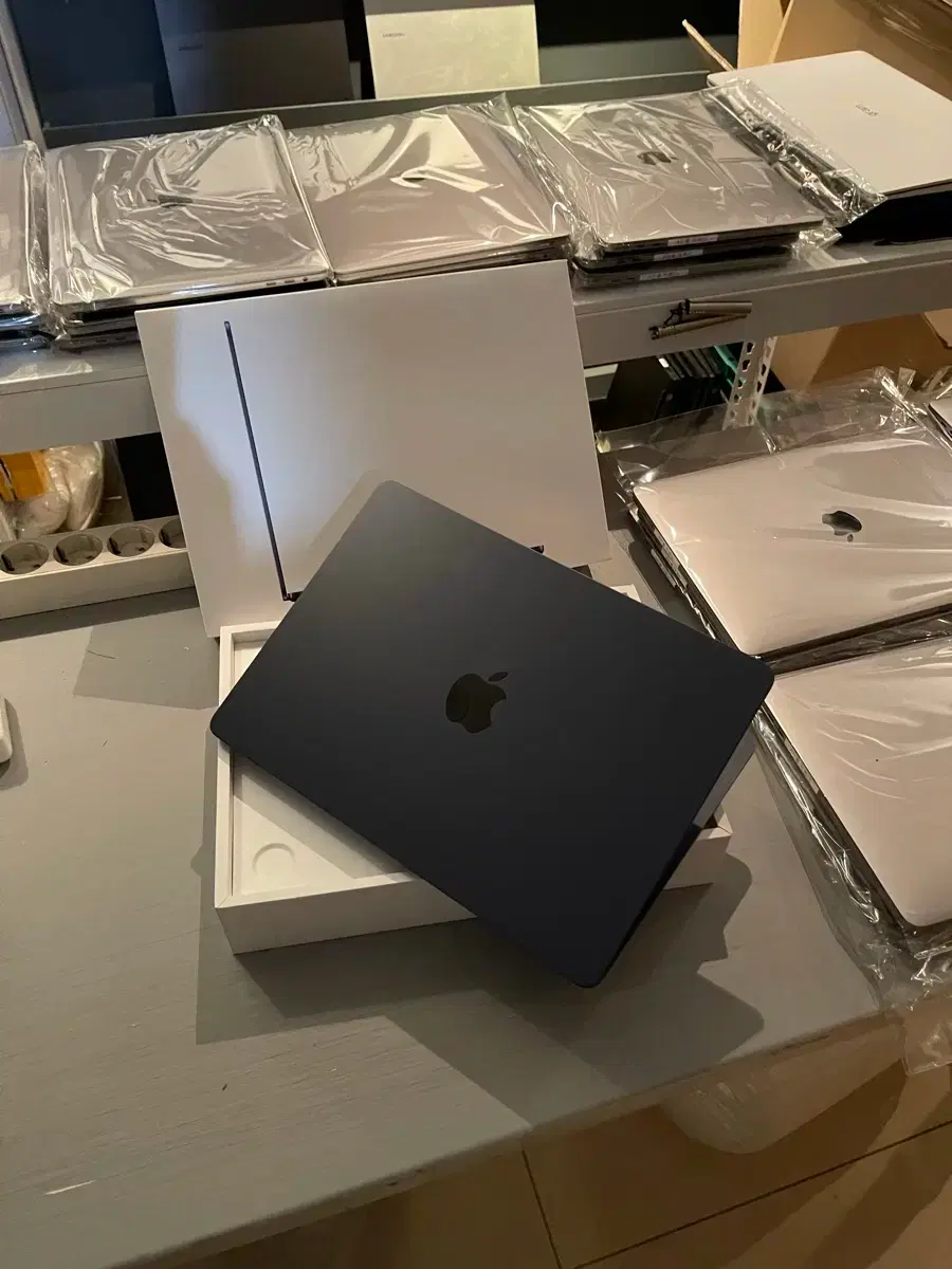 (100% Battery) MacBook Air M2 Laptop 13-inch 8c/8c