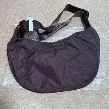 Baggu 미디엄 크레센트 백 초콜릿 플럼