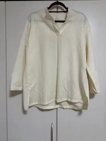 [ 새상품급 ] style + comfort V넥 상의 2사이즈