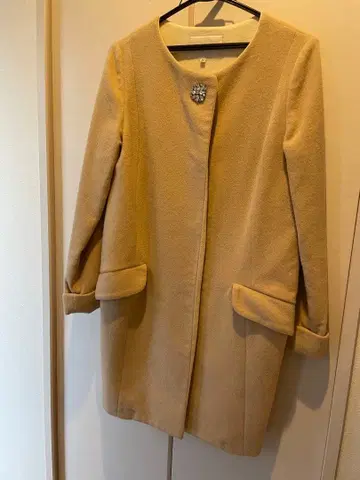 [라 토탈리테(La TOTALITE)] 비쥬 부착 노카라 코트