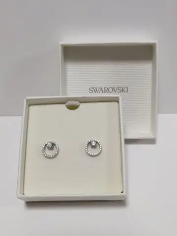 Swarovski Constella 스터드 귀걸이 라운드 컷