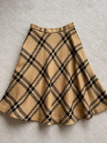 새상품 스트로베리 필드 플레어 체크 무늬 스커트
