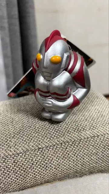 도색 완료 다이너마이트 볼 울트라맨 80