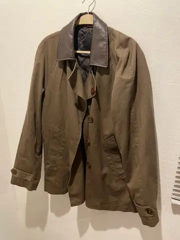 폴스미스 LL 자켓 옷깃 갈라짐 있음