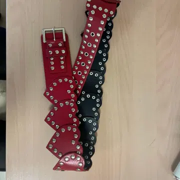 스터드 장식 가죽 벨트 빨간색과 검은색