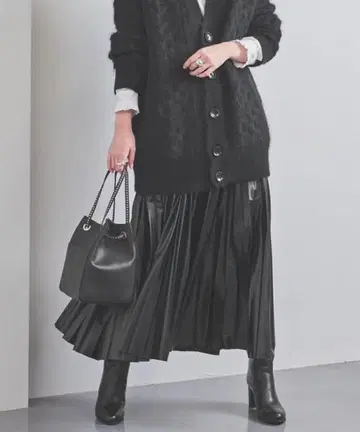 유나이티드 애로우즈 인조 가죽 플리츠 스커트 블랙