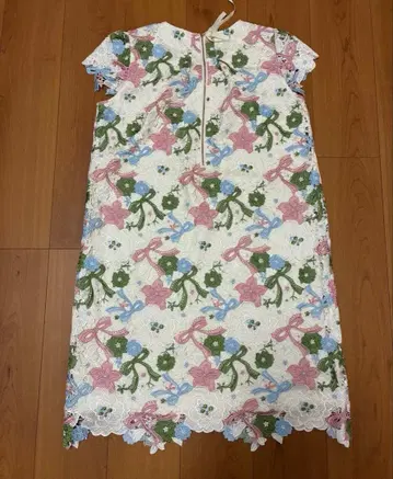 [ 새상품급 ] Rose Tiara 꽃무늬 자수 원피스