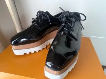 레이스업 통굽 신발