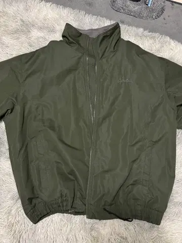 올리브 그린 나일론 자켓