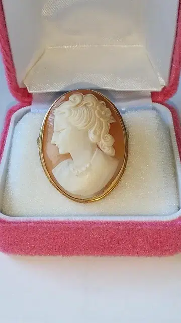 쉘 카메오 CAMEO 브로치 2WAY 빈티지 새상품급 카메오입니다.