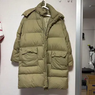 DESCENTE 올리브색 후드 부착 다운 자켓