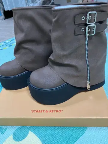 브라운 통굽 부츠 지퍼 포함 24cm