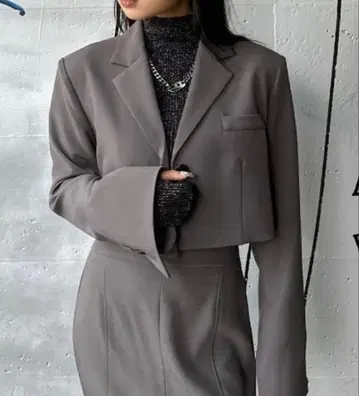 [ LVEU. ] 플레어 커프스 크롭 자켓 그레이