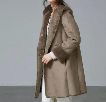 새상품급 qualite (칼리테) 무스탕 코트 사이즈 36 근년 브라운