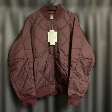 유니클로 화이트 마운티니어링 리사이클 하이브리드 다운 자켓