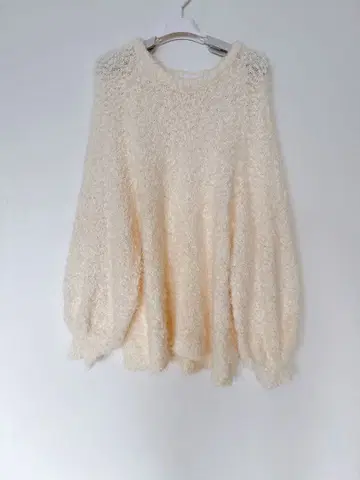 라비앙쥬 아이보리 샤기 니트 벌룬 슬리브 스웨터 니트